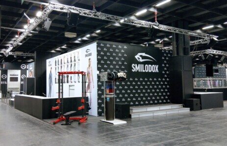 Messestand mit Traverse Economy Ausführung Messebau Düsseldorf Frankfurt Essen